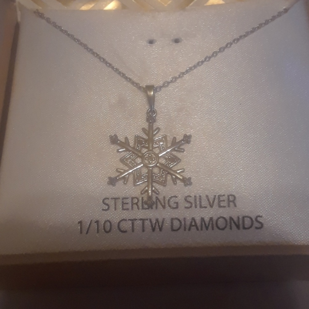 * SOLD* terling Silver & Diamond Snowflake pendant